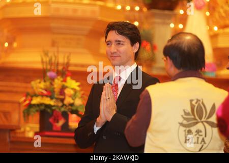 Le Premier ministre canadien Justin Trudeau participe à une cérémonie de prière pour marquer le nouvel an lunaire chinois au temple FO Guang Shan à Mississauga, Ontario, Canada, on 15 février 2018. (Photo de Creative Touch Imaging Ltd./NurPhoto) Banque D'Images