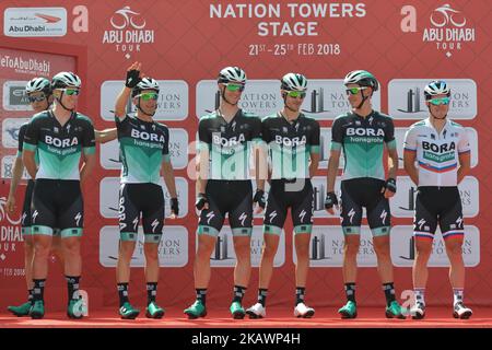 Bora - Hansgrohe Team avant la troisième étape, 133km Nations Tower Stage, de Nation Towers et terminez près du Big Flag. Vendredi, 23 février 2018, dans les tours de la nation, Abou Dhabi, Émirats arabes Unis. (Photo par Artur Widak/NurPhoto) Banque D'Images