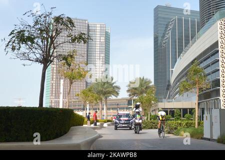 Rohan Dennis d'Australie de BMC Racing Team pendant la quatrième étape, 12,6km essai individuel de temps Al Maryah Island Stage de la visite d'Abu Dhabi 2018. Samedi, 24 février 2018, à Al Maryah Island, Abou Dhabi, Émirats arabes Unis. (Photo par Artur Widak/NurPhoto) Banque D'Images