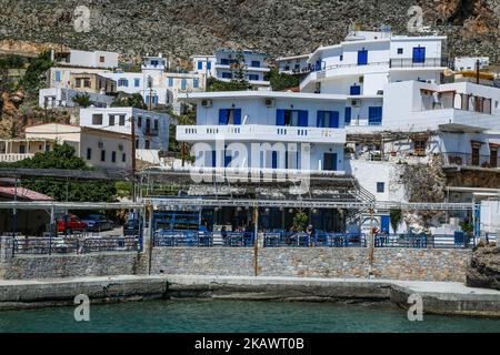 Petit village traditionnel de Chora Sfakion, Sfakia, Chania, partie sud de l'île de Crète, Grèce. Petit village traditionnel de Chora Sfakion, région de Sfakia, Chania, partie sud de l'île de Crète, Grèce. Sfakia est une région montagneuse du sud-ouest de l'île de Crète, appartenant à l'unité régionale de la Canée. Les villages sont connus pour leur résistance à l'occupation étrangère, particulièrement pendant la Seconde Guerre mondiale Aujourd'hui, c'est un grand village touristique, avec des plages d'eau propre en cristal et des paysages montagneux accidentés. (Photo de Nicolas Economou/NurPhoto) Banque D'Images