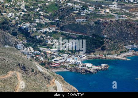 Petit village traditionnel de Chora Sfakion, Sfakia, Chania, partie sud de l'île de Crète, Grèce. Petit village traditionnel de Chora Sfakion, région de Sfakia, Chania, partie sud de l'île de Crète, Grèce. Sfakia est une région montagneuse du sud-ouest de l'île de Crète, appartenant à l'unité régionale de la Canée. Les villages sont connus pour leur résistance à l'occupation étrangère, particulièrement pendant la Seconde Guerre mondiale Aujourd'hui, c'est un grand village touristique, avec des plages d'eau propre en cristal et des paysages montagneux accidentés. (Photo de Nicolas Economou/NurPhoto) Banque D'Images