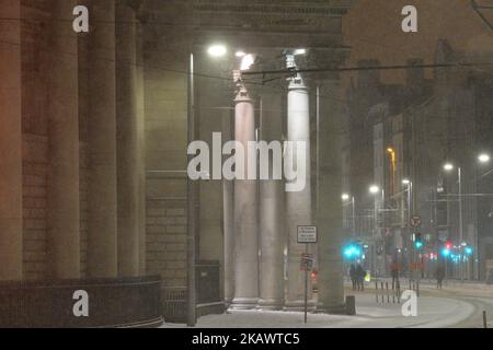 Une vue sur le centre-ville vide de Dublin alors qu'il « Bête de l'est » a frappé l'Irlande avec des températures qui plongent à -5C et des averses de neige ainsi que des conditions de gel et de glace très répandues. Jeudi, 1 mars 2018, à Dublin, Irlande. (Photo par Artur Widak/NurPhoto) Banque D'Images