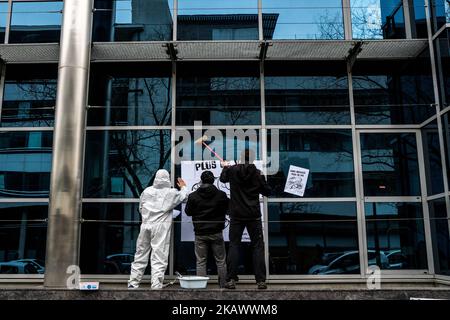Manifestation devant le siège de la société Bayer contre la fusion avec la société Monsanto à Lyon, en France, sur 3 mars 2018. (Photo de Nicolas Liponne/NurPhoto) Banque D'Images