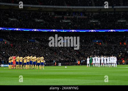 Les joueurs de Tottenham et de Juventus observent une minute de silence à la mémoire du joueur Fiorentina Davide Astori lors du match de l'UEFA Champions League entre Tottenham Hotspur et Juventus au stade Wembley, Londres, Angleterre, le 7 mars 2018. (Photo de Giuseppe Maffia/NurPhoto) Banque D'Images