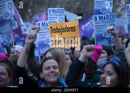 Des femmes criant des slogans en colère lors de la Journée internationale de la femme à Madrid le 8th mars 2018. Les femmes exigent des droits de travail égaux et la fin de la violence à l'égard des femmes dans la société espagnole. L'Espagne célèbre aujourd'hui la Journée internationale de la femme avec une grève générale sans précédent pour défendre leurs droits, qui fera annuler des centaines de trains et d'innombrables manifestations tout au long de la journée. (Photo par ISA Saiz/NurPhoto) Banque D'Images