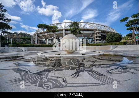 Le Walk of Fame est enrichi de 5 échantillons supplémentaires. Le long de la via Olimpiadi, qui mène directement au stade olympique de Rome, de nouvelles plaques ont été ajoutées à cinq champions bleus qui ne sont plus en activité : Le capitaine et défenseur national historique de Milan, Paolo Maldini, le nageur Massimiliano Rosolino, le coureur de fond Luigi Beccali, le cycliste Ercole Baldini et le joueur de volley-ball Samuele Papi, le 12 mars 2018 à Rome, en Italie. (Photo par Silvia Lore/NurPhoto) Banque D'Images