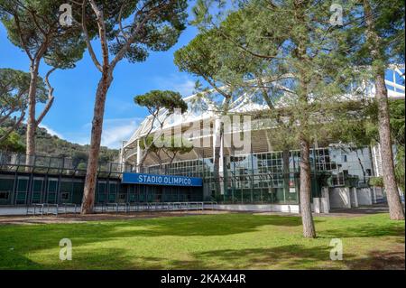 Le Walk of Fame est enrichi de 5 échantillons supplémentaires. Le long de la via Olimpiadi, qui mène directement au stade olympique de Rome, de nouvelles plaques ont été ajoutées à cinq champions bleus qui ne sont plus en activité : Le capitaine et défenseur national historique de Milan, Paolo Maldini, le nageur Massimiliano Rosolino, le coureur de fond Luigi Beccali, le cycliste Ercole Baldini et le joueur de volley-ball Samuele Papi, le 12 mars 2018 à Rome, en Italie. (Photo par Silvia Lore/NurPhoto) Banque D'Images