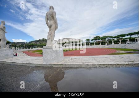 Le Walk of Fame est enrichi de 5 échantillons supplémentaires. Le long de la via Olimpiadi, qui mène directement au stade olympique de Rome, de nouvelles plaques ont été ajoutées à cinq champions bleus qui ne sont plus en activité : Le capitaine et défenseur national historique de Milan, Paolo Maldini, le nageur Massimiliano Rosolino, le coureur de fond Luigi Beccali, le cycliste Ercole Baldini et le joueur de volley-ball Samuele Papi, le 12 mars 2018 à Rome, en Italie. (Photo par Silvia Lore/NurPhoto) Banque D'Images