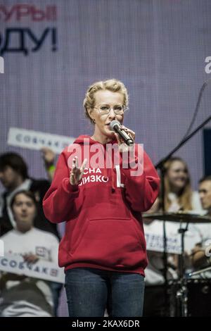 Ksenia Sobchak, candidate du parti de l'Initiative civique aux élections présidentielles en Russie, prononce un discours lors du dernier rassemblement avant le jour des élections. (Photo de Celestino Arce/NurPhoto) Banque D'Images