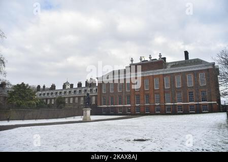 Vue sur le Palais de Kensington et le jardin de Kensington pendant qu'une vague de gel a frappé le Royaume-Uni, Londres sur 19 mars 2018. (Photo par Alberto Pezzali/NurPhoto) Banque D'Images