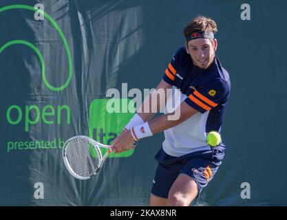 Cameron Norrie, de Grande-Bretagne, en action contre Nicolas Jarry, du Chili, lors de son premier match à l'Open de Miami, à Miami, sur 21 mars 2018. (Photo de Manuel Mazzanti/NurPhoto) Banque D'Images