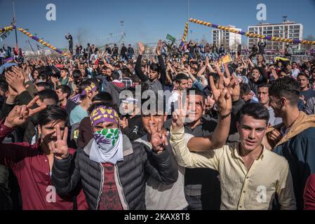 Des dizaines de milliers de Kurdes ont fêté Newroz, le nouvel an kurde, à Diyarbakir, en Turquie, le 21 mars 2018. (Photo de Diego Cupolo/NurPhoto) Banque D'Images