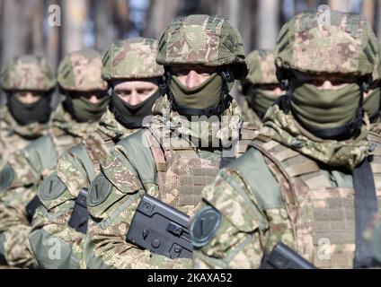 Soldats de la Garde nationale lors d'événements solennels à l'occasion du 4th anniversaire de la Garde nationale d'Ukraine à Kiev, en Ukraine, le 26 mars 2018. (Photo de Maxym Marusenko/NurPhoto) Banque D'Images