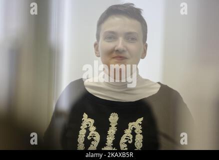 Arrêté en accusation de terrorisme, le député Nadia Savchenko est vu dans la cage du tribunal pendant l'audience à Kiev, en Ukraine, au 29 mars 2018. La Cour d'appel de Kiev entend l'affaire de l'arrestation de Nadia Savchenko. (Photo par Sergii Kharchenko/NurPhoto) Banque D'Images