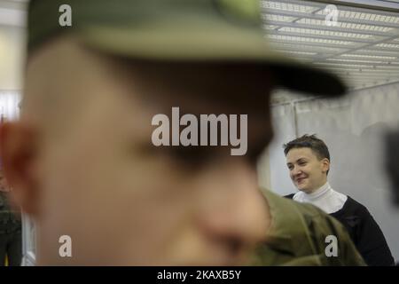 Arrêté en accusation de terrorisme, le député Nadia Savchenko est vu dans la cage du tribunal pendant l'audience à Kiev, en Ukraine, au 29 mars 2018. La Cour d'appel de Kiev entend l'affaire de l'arrestation de Nadia Savchenko. (Photo par Sergii Kharchenko/NurPhoto) Banque D'Images