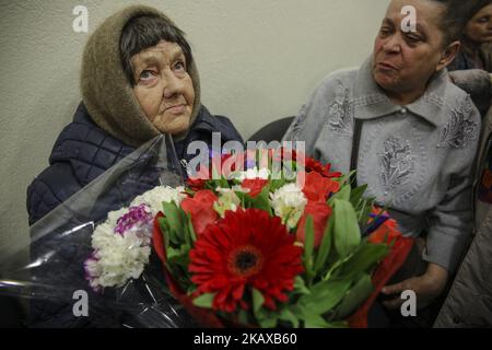 Maria Savchenko, mère de Nadia, siège à un tribunal avec des foies à Kiev, en Ukraine, au 29 mars 2018. La Cour d'appel de Kiev entend l'affaire de l'arrestation de Nadia Savchenko. (Photo par Sergii Kharchenko/NurPhoto) Banque D'Images