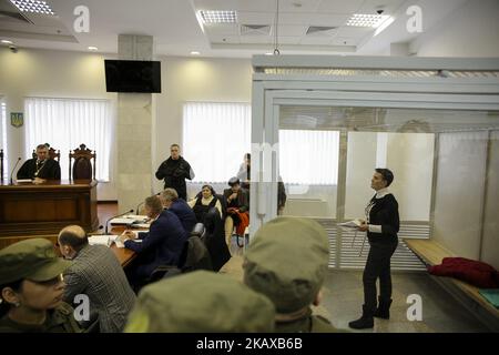 Arrêté en accusation de terrorisme, le député Nadia Savchenko est vu dans la cage du tribunal pendant l'audience à Kiev, en Ukraine, au 29 mars 2018. La Cour d'appel de Kiev entend l'affaire de l'arrestation de Nadia Savchenko. (Photo par Sergii Kharchenko/NurPhoto) Banque D'Images