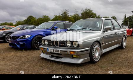 1987 BMW M3 «E973 NOW» en exposition au salon privé Classic & Supercar Motor show qui s'est tenu au Palais de Blenheim le 4th septembre 2022 Banque D'Images