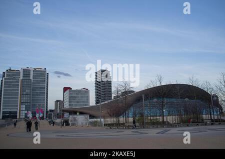 Vue sur les environs du parc olympique de la Reine Elizabeth, entre les bourgs de Stratford et Hackney à Londres, au Royaume-Uni, sur 5 avril 2018. Un homme est mort après avoir été poignardé dans le nord-est de Londres, portant le nombre de meurtres commis cette année dans la capitale à plus de 50. Dans le même quartier quelques heures plus tôt, un homme de 50s ans est mort à l'extérieur d'un bookmakers à Clapton à la suite d'une suspicion de combat, a déclaré la police métropolitaine. En Angleterre et au pays de Galles, les coups de poignardé mortels sont à leur plus haut niveau depuis 2010-11, avec l'escalade de la violence particulièrement aiguë à Londres, où 13 personnes ont été tuées dans les deux semaines précédentes Banque D'Images