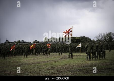 Des soldats de la Force d'autodéfense terrestre japonaise (JGSDF) ont appelé la Brigade de déploiement rapide amphibie à assister à une cérémonie au Camp Ainoura à Sasebo, préfecture de Nagasaki, Japon, sur 7 avril 2018. (Photo de Richard Atrero de Guzman/NurPhoto) Banque D'Images