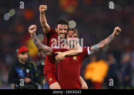 AS Roma v FC Barcelone : les quarts de finale de la Ligue des champions de l'UEFA 2nd LEG Alessandro Florenzi et Daniele de Rossi de Roma célèbrent au stade Olimpico à Rome, Italie sur 10 avril 2018. (Photo de Matteo Ciambelli/NurPhoto) Banque D'Images