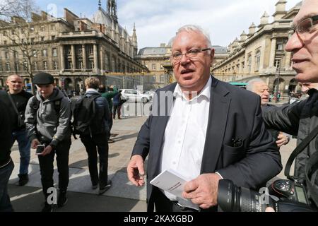 Gerard Filoche ancien membre du Parti socialiste français (PS) Gérard Filoche attend devant le tribunal de Paris, France, sur 11 avril 2018 (photo de Michel Stoupak/NurPhoto) Banque D'Images