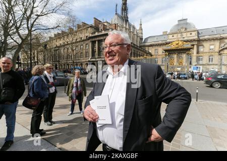 Gerard Filoche ancien membre du Parti socialiste français (PS) Gérard Filoche attend devant le tribunal de Paris, France, sur 11 avril 2018 (photo de Michel Stoupak/NurPhoto) Banque D'Images