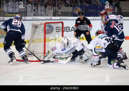 Pétri Vehanen d'Eisbaeren Berlin lors du MATCH final DEL Playoff un entre EHC Red Bull Munich et Eisbaeren Berlin sur 13 avril 2018 à Munich, Allemagne (photo de Marcel Engelbrecht/NurPhoto) Banque D'Images