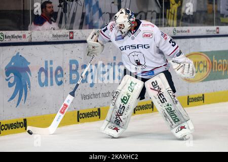 Pétri Vehanen d'Eisbaeren Berlin lors du MATCH final DEL Playoff un entre EHC Red Bull Munich et Eisbaeren Berlin sur 13 avril 2018 à Munich, Allemagne (photo de Marcel Engelbrecht/NurPhoto) Banque D'Images