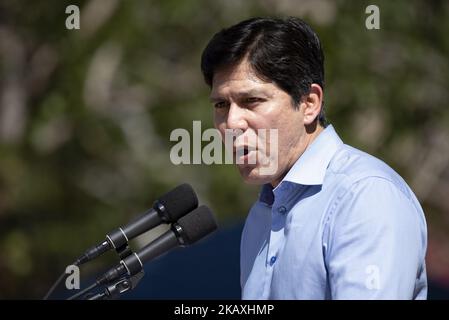 Kevin de Leon, sénateur démocrate de la Californie, s'exprime à l'occasion de la Marche pour la science à Los Angeles, en Californie, sur 14 avril 2018. (Photo de Ronen Tivony/NurPhoto) Banque D'Images