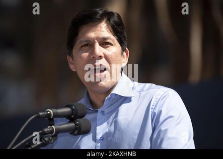 Kevin de Leon, sénateur démocrate de la Californie, s'exprime à l'occasion de la Marche pour la science à Los Angeles, en Californie, sur 14 avril 2018. (Photo de Ronen Tivony/NurPhoto) Banque D'Images