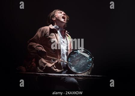 Le groupe de rock indépendant canadien Arcade Fire est photographié à l'aréna Wembley, à Londres, sur 12 avril 2018. Arcade Fire est un groupe de rock indépendant canadien, composé de son mari et de sa femme Win Butler (voix, basse, guitare) et Régine Chassagne, ainsi que du jeune frère de Win William Butler, Richard Reed Parry, Tim Kingsbury et Jeremy Gara. La gamme de tournées actuelle du groupe comprend également Sarah Neufeld, ancienne membre de base, Tiwill Duprate, percussionniste et Stuart Bogie, saxophoniste. (Photo par Alberto Pezzali/NurPhoto) Banque D'Images