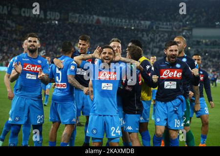 Lorenzo Insigne de Naples célèbre avec ses coéquipiers lors de la série Un match entre Juventus et SSC Napoli sur 22 avril 2018 à Turin, Italie. (Photo de Matteo Ciambelli/NurPhoto) Banque D'Images