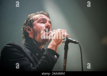 Tom Smith du groupe de rock anglais Editeurs photographiés sur scène comme ils se produire à Ippodromo San Siro à Milan, Italie, le 22th avril 2018. (Photo de Romano Nunziato/NurPhoto) Banque D'Images