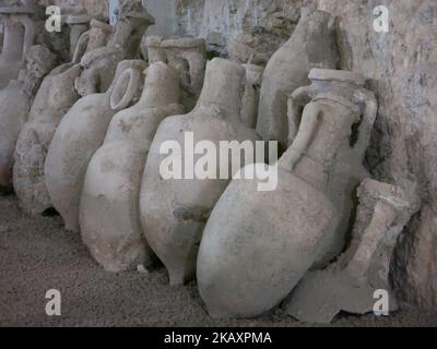 L'histoire ancienne de la Croatie : la plus grande collection d'amphores romains est conservée Pula Arena, dans le musée souterrain de l'amphithéâtre du 1st siècle. Banque D'Images