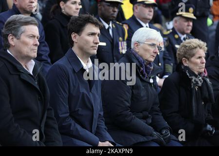 Le premier ministre canadien Justin Trudeau, le premier ministre de l'Ontario Kathleen Wynne, Et le maire de Toronto, John Tory, faisait partie des dignitaires qui ont assisté à une veillée interconfessionnelle à Nathan Phillips Square, à la mémoire des 10 personnes tuées et des 15 personnes blessées lors d'une attaque meurtrière contre une fourgonnette à Toronto (Ontario), au Canada, le 29 avril 2018. Alek Minassian est identifié comme le conducteur qui a fait descendre un certain nombre de piétons, tuant 10 personnes et blessant 15 autres personnes, y compris laissant 4 personnes dans un état critique, dans la rue Yonge et l'avenue Finch de North York à Toronto vers 1 h 30pm sur 23 avril 2018. (Photo par Creat Banque D'Images