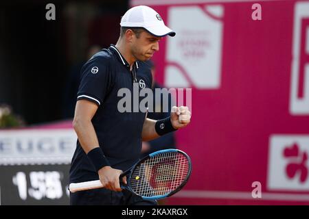 Gilles Muller, du Luxembourg, fête sa victoire lors de son tournoi Millennium Estoril Open ATP Singles qualifiant 2nd matchs de tennis avec Frances Tiafoe, des Etats-Unis, à Estoril, près de Lisbonne. Estoril sur 2 mai 2018. (Photo de Carlos Palma/NurPhoto) Banque D'Images