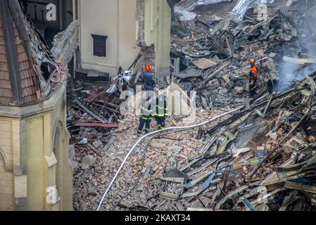 Vue du bâtiment construit à Sao Paulo, Brésil, le 2 mai 218. Le capitaine de pompier Marcos Palumbo a confirmé trois autres victimes officiellement disparues plus tôt cet après-midi le 3 mai 2018 : une mère de 48 ans, Selma Almeida da Silva, et deux fils jumeaux (Welder et Wender, de 9 ans) qui seraient sur le 8th étage du bâtiment. La quatrième victime a été identifiée comme Ricardo Amorim, 30 ans, qui était sauvé au moment de l'effondrement de l'immeuble. L'hôtel de ville vient de confirmer officiellement l'identité des victimes disparues. Selon le Service des incendies, dans les 49 personnes qui vivaient dans le bâtiment ha Banque D'Images