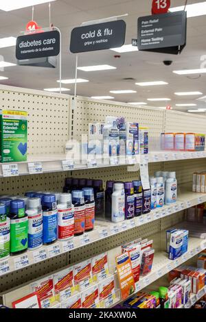 Miami Beach Florida,CVS pharmacie pharmacie pharmacie pharmacie à l'intérieur étagères vente OTC sur le comptoir grippe froide diabète soins médicaments,d Banque D'Images