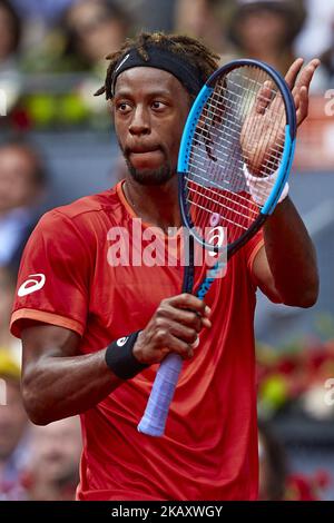 Gael Monfils de France réagit lors de son match contre Rafael Nadal d'Espagne pendant le cinquième jour du tournoi de tennis ouvert de Mutua Madrid à la Caja Magica sur 9 mai 2018 à Madrid, Espagne (photo de David Aliaga/NurPhoto) Banque D'Images