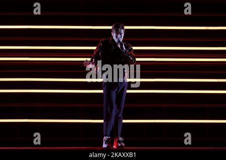 Le chanteur Benjamin Ingrosso de Suède se produit lors de la deuxième demi-finale du concours Eurovision 2018, à l'arène d'Altice de Lisbonne, au Portugal, sur 10 mai 2018. ( Photo par Pedro Fiúza/NurPhoto) Banque D'Images