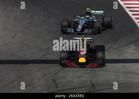 33 Max Verstappen Max des pays-Bas Aston Martin Red Bull Tag Heuer RB14 et 77 Valtteri Bottas de Finlande Mercedes W09 Hybrid EQ Power+ équipe Mercedes GP lors du Grand Prix de Formule 1 espagnol au circuit de Catalunya le 11, 2018 à Montmelo, Espagne. (Photo par Xavier Bonilla/NurPhoto) Banque D'Images