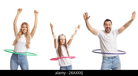 La mère, le père et la fille tournait des hules cerceaux isolés sur fond blanc Banque D'Images