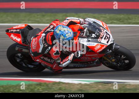 33 Marco Melandri ITA Ducati Panigale R Aruba.it course - Ducati pendant le Championnat de Superbike Motul FIM - course ronde italienne pendant les Superbike mondiaux - course au circuit Enzo & Dino Ferrari sur 12 mai 2018 à Imola, Italie. (Photo de Fabio Averna/NurPhoto) Banque D'Images