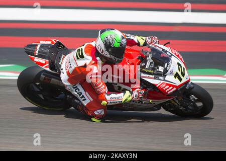 12 Xavi Fores ESP Ducati Panigale R Barni Racing Team pendant le Championnat Motul FIM Superbike - course ronde italienne pendant les Superbikes mondiaux - course sur le circuit Enzo & Dino Ferrari sur 12 mai 2018 à Imola, Italie. (Photo de Fabio Averna/NurPhoto) Banque D'Images