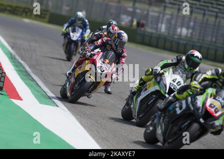 45 Jake Gagne (3) États-Unis Honda CBR1000RR Red Bull Honda World Superbike Team pendant le Motul FIM Superbike Championship - course ronde italienne 2 pendant le World Superbike - course au circuit Enzo & Dino Ferrari sur 13 mai 2018 à Imola, Italie. (Photo de Fabio Averna/NurPhoto) Banque D'Images