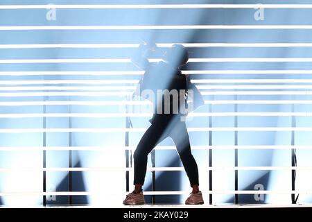 Le chanteur Benjamin Ingrosso de Suède se produit lors de la Grande finale du Concours Eurovision de la chanson 2018, à l'arène d'Altice de Lisbonne, au Portugal, sur 12 mai 2018. ( Photo par Pedro Fiúza/NurPhoto) Banque D'Images