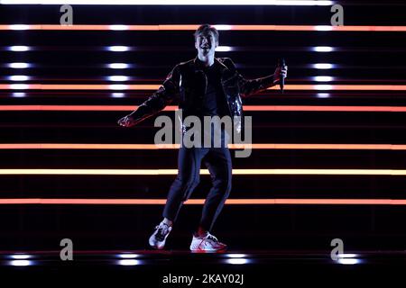Le chanteur Benjamin Ingrosso de Suède se produit lors de la Grande finale du Concours Eurovision de la chanson 2018, à l'arène d'Altice de Lisbonne, au Portugal, sur 12 mai 2018. ( Photo par Pedro Fiúza/NurPhoto) Banque D'Images