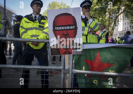Un panneau "Erdogan: Terroriste" lors de la manifestation contre la visite du président turc à Londres, Royaume-Uni sur 15 mai 2018. (Photo de Guillaume Pinon/NurPhoto) Banque D'Images