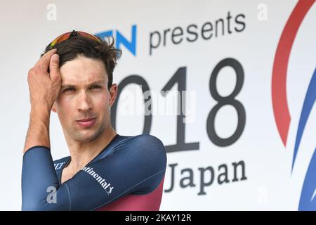 Le pilote britannique Ian Bibby de l'équipe JLT–Condor photographié lors de la cérémonie du podium après qu'il a remporté l'étape d'ouverture, épreuve individuelle de temps 2,6km à Daisen Park, Sakai. Dimanche, 20 mai 2018, à Sakai, préfecture d'Osaka, Japon. (Photo par Artur Widak/NurPhoto) Banque D'Images